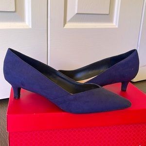 NWOT Kelly & Katie Navy Kitten Heel